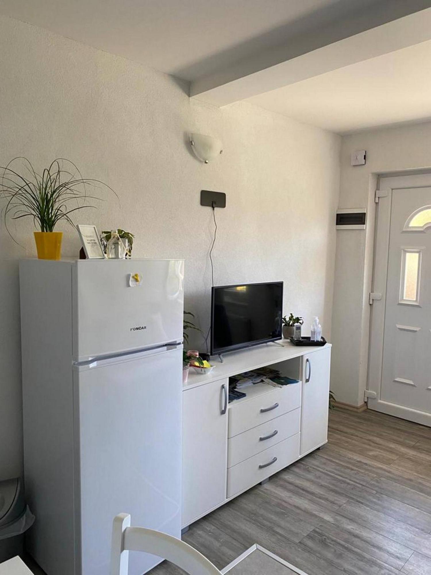 Rural Apartment Ante Drnis Bagian luar foto