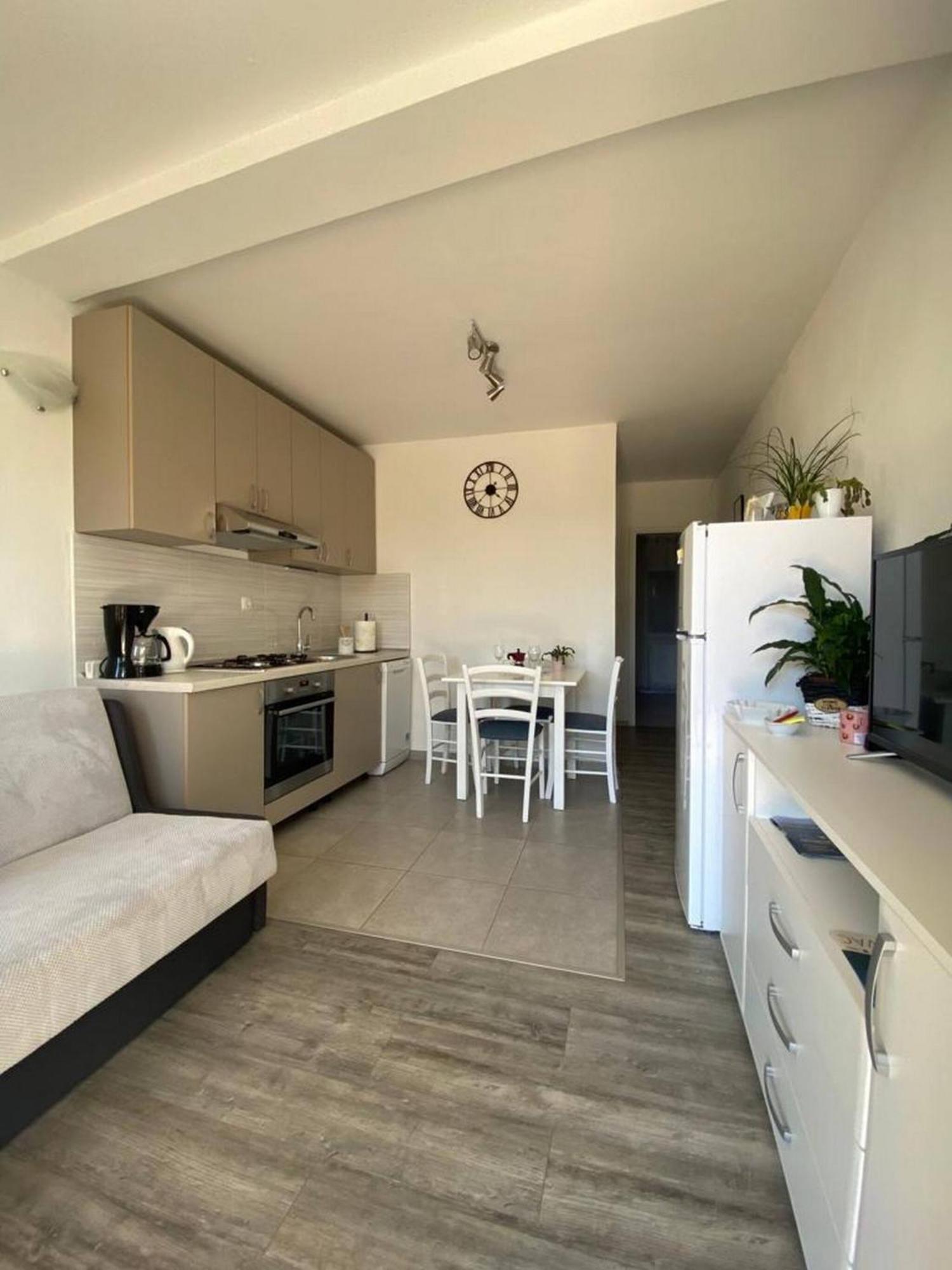 Rural Apartment Ante Drnis Bagian luar foto
