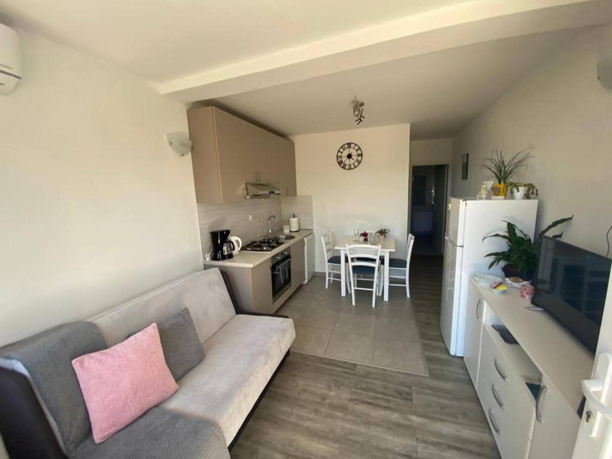 Rural Apartment Ante Drnis Bagian luar foto